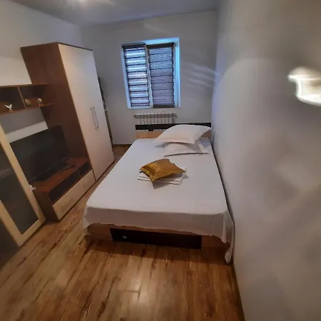 Apartment Mircea Strada Rozelor Etaj 4 *